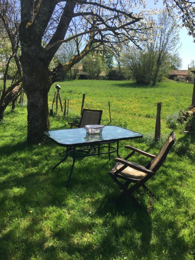 Bed and Breakfast Le Petit Grange Le Lindois Exterior foto